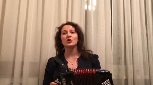 «Песенка баянистки». Исполняет автор. Баянистка, Москва.