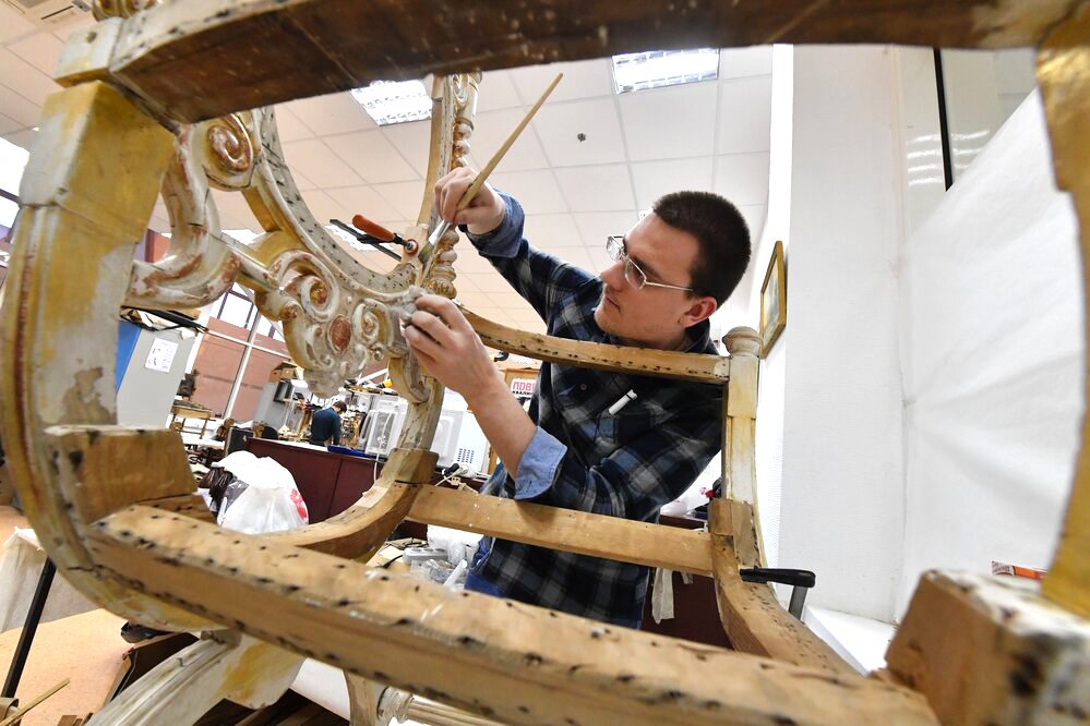 Тонкая работа: как восстанавливают утраченные элементы в центре им. Грабаря / Город новостей на ТВЦ