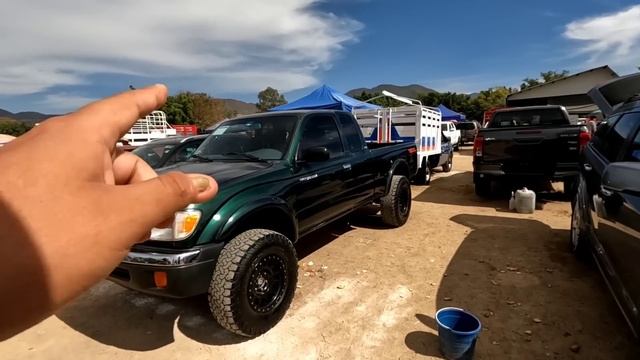 Camionetas Ford f350 Super duty y Toyotas Tacomas 4x4 En el Tianguis de autos Oaxaca México смотреть онлайн