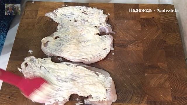 Куриные рулетики фаршированные сыром и петрушкой.