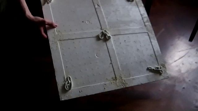 Как приклеить отвалившуюся потолочную плитку
