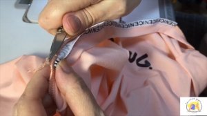 Обработка горловины трикотажной футболки декоративной тесьмой