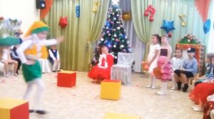 Я роза в сказке про снежную королеву!!!