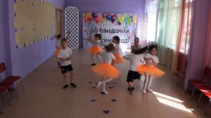 Танец " Помахали ручкой маме " средняя гр.