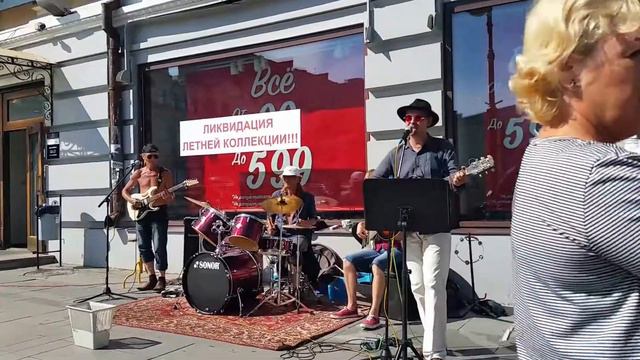 Уличные музыканты Владивостока Белый теплоход