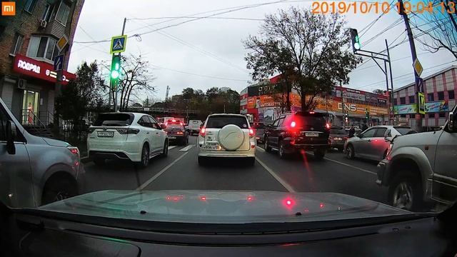 Владивосток... Проезд на красный сигнал светофора... Маразм какой-то творится смотреть онлайн