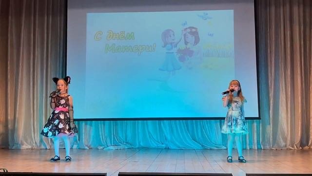 Дуэт Аглиуллина Амелия и Хайруллина Айлин. Песня «Кикимора болотная» (автор А. Петряшева).