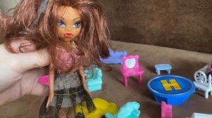 КУКЛЫ МОНСТР ХАЙ ПРИШЛА В МАГАЗИН МЕБЕЛИ