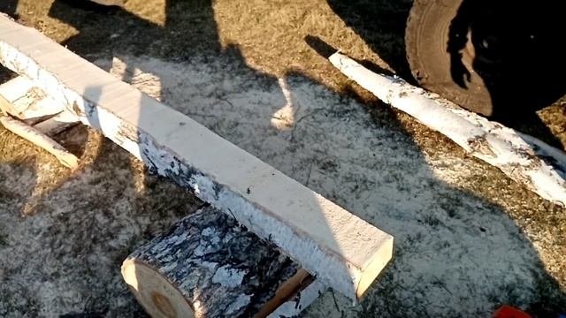 шинная пилорама из двух бензопил... Пробный распил без рельсового пути и каретки...