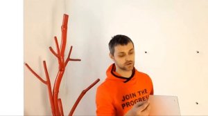 Как прикрепить стеклянную картину на стену