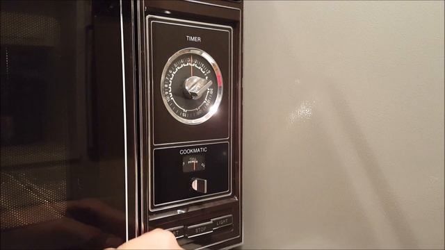 1983 Amana Radarange microwave oven смотреть онлайн