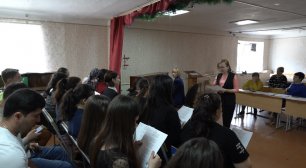 Так проходят занятия по хоровому пению в Институте культуры и искусств КЧГУ имени У.Д.Алиева