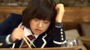 Мальчики краше цветов