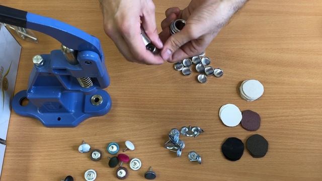 Как обтятнуть тканью заготовки гвоздей при помощи пресса