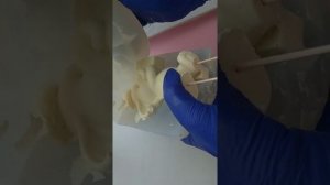 Как достать шоколадную фигурку из молда