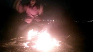 Зажигательные танцы вокруг костра!!!