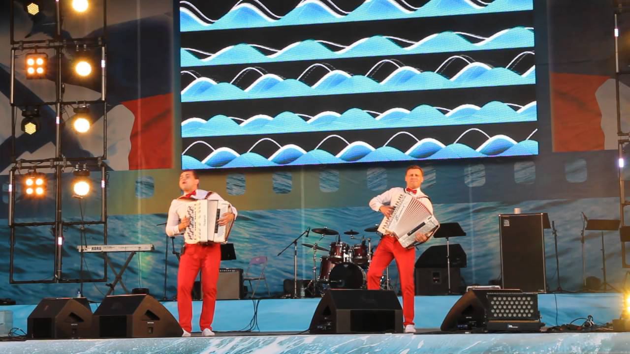 Дуэт аккордеонистов "Штрихкод" DJ MIX Дворцовая площадь смотреть онлайн