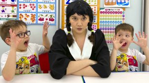 Обучающее видео Уэнсдей - История о дружбе в школе для детей Брозаврики играют