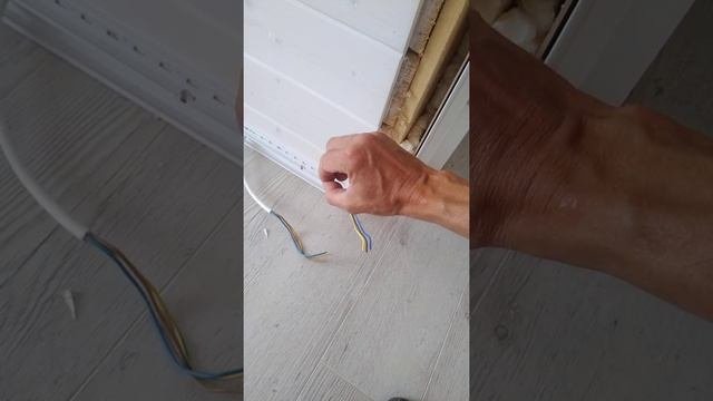 Нюансы электропроводки в срубе. Соединения кабеля в розетках и внешних/накладных распаячных коробка