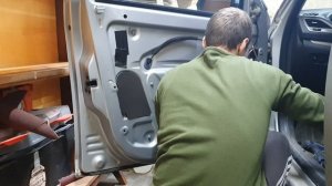 Замена штатных динамиков в Lada Vesta седан на DL Audio Gryphon Lite 165