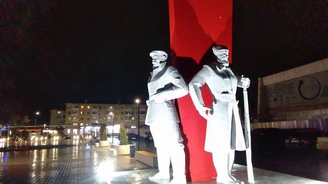 Прогулка по новуму скверу вечером.