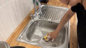 Уборка в холодильнике, комоде, чистим раковину и плиту