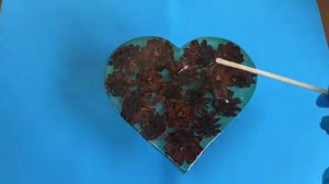 Студия дизайна / Работа с эпоксидной смолой / Срез шишек под финишным слоем эпоксидной смолы