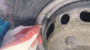 Замена вентиля колеса на автомобиле, в домашних условиях, без разбортирования колеса.