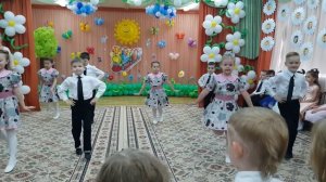 Выпускной из детского сада. 6. Танец "Ромашки"