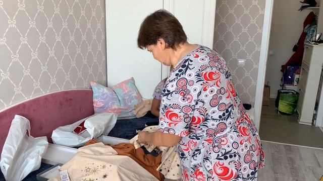 ВЛОГ: Покупки для мамы. Обзор. Угощение для одноклассников. смотреть онлайн