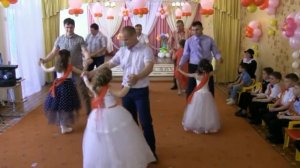 Танец Пап и Дочек  на выпускной ("Доченька")