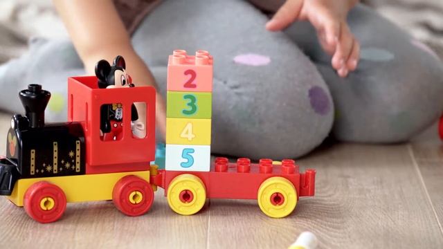 LEGO DUPLO Mickeyjev i Minniein rođendanski vlak (10941) смотреть онлайн
