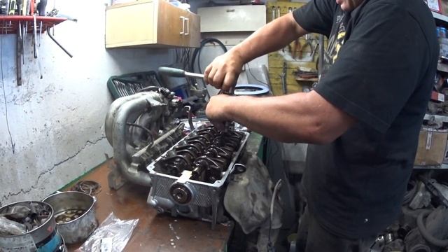 Ставим НЕДОРОГИЕ свечи. Меняем сальник который ПРОПУСКАЛ масло. Ремонт двигателя MITSUBISHI. Часть смотреть онлайн