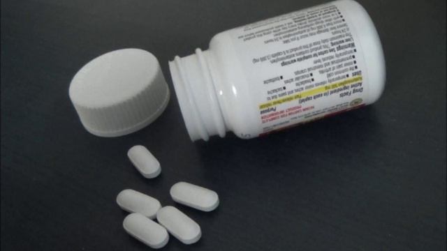 Pills and Pill Bottle Sound Effect смотреть онлайн