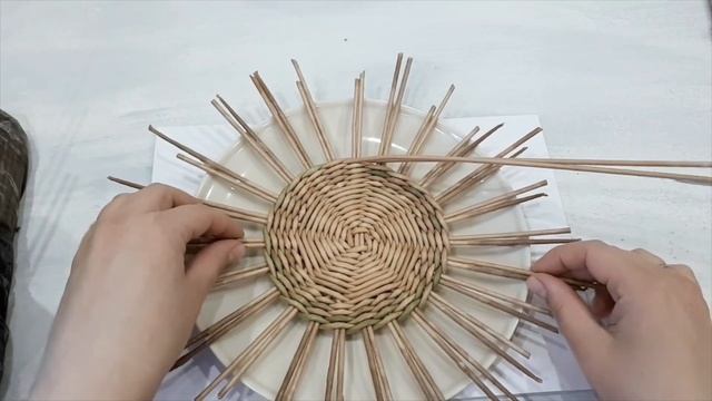 Плетем панно на тарелке / плетение из эколозы смотреть онлайн