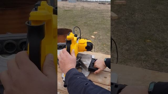 Обзор торцевой пилы Dewalt DWS774 смотреть онлайн