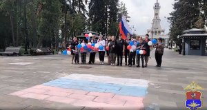 Сотрудники УТ МВД России по ЦФО организовали праздник для детей в День Государственного флага РФ
