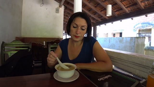 Гоа. Арамболь. Угощаем индийцев салом собственного приготовления смотреть онлайн