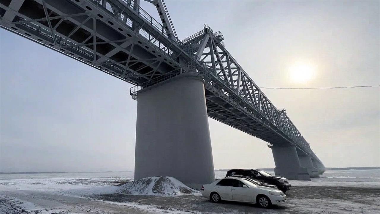 Грузовые поезда в Китай перестраиваются на маршрут по железнодорожному мосту через Амур