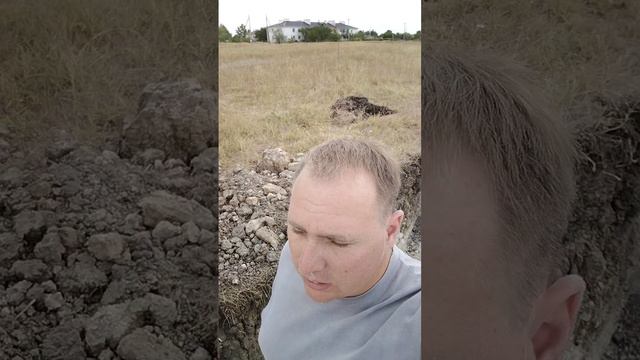 Начало строительства нового дома в Симферопольском районе. Уплотнение котлована.