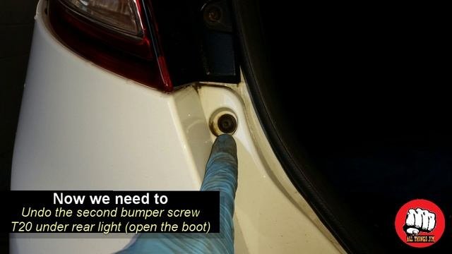 HOW TO REPLACE A FORD FIESTA REAR BUMPER REFLECTOR AND BUMPER BRACKET