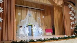 начальная школа танец снежинок