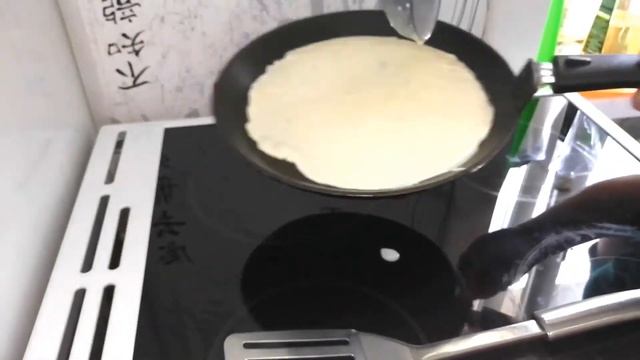 Вкуснейшие блины с помидорами и сыром. Блины на кислом молоке и кипятке.