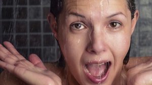 Полезен ли холодный душ и купание в проруби? | DeeaFIlm