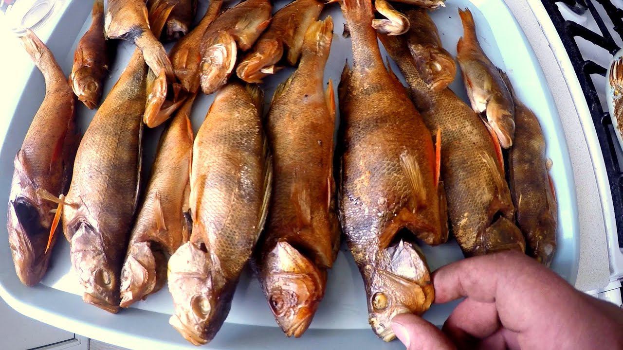 КОПЧЕНЫЙ ОКУНЬ. ПОКАЗЫВАЮ, КАК ЛЕГКО ЧИСТИТЬ.