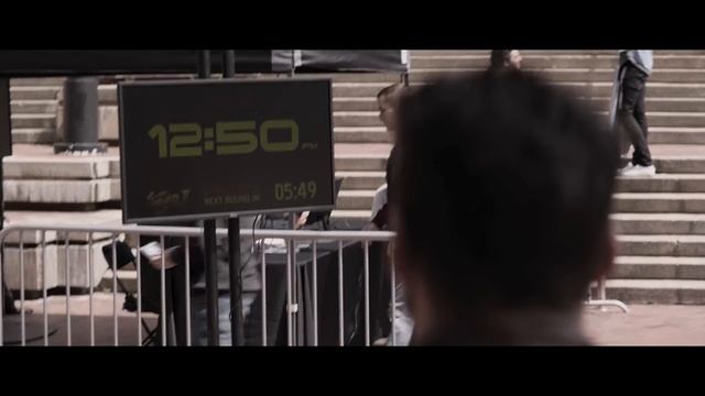 Солдат застрял в петле времени с постоянным потоком убийц, пытающихся его убить смотреть онлайн