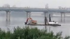 На речке, на речке, на том бережечке...