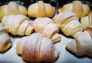 Рогалики со сгущенкой.