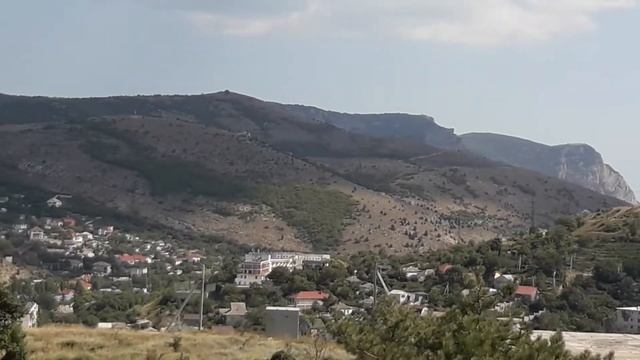 Каркасный одноэтажный дом с террасой под единой вальмовой крышей