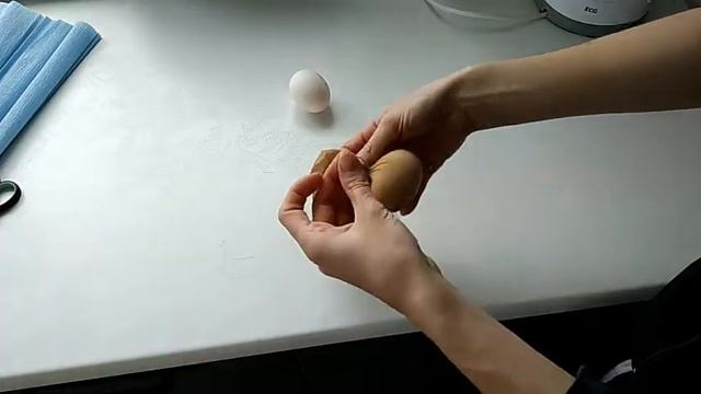 Как покрасить яйца на Пасху. Самый простой способ смотреть онлайн